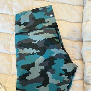 Lululemon trainer leggings, like new.